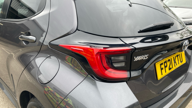 Toyota Yaris 1.5 Hybrid Design 5dr CVT Hybrid Hatchback